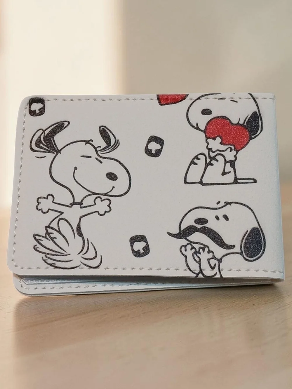 Peanuts - Vinyl White Wallet Snoopy & Friends ,2 ID Windows, 8 Card /Photo Slotd